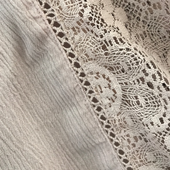 Cute Cropped Blouse - Picture 3 of 3