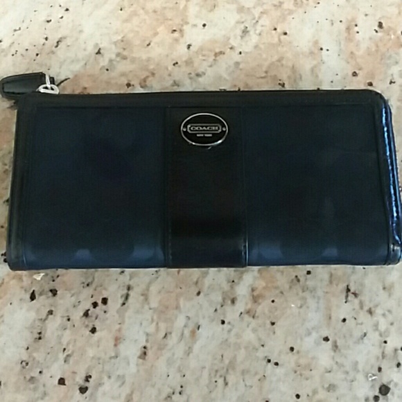 Coach Wallet - Picture 1 of 6