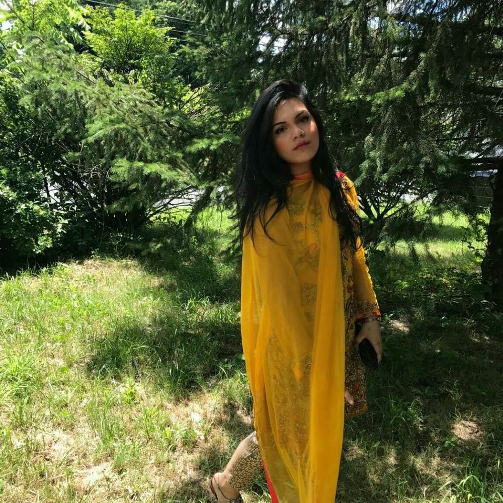 Meet your Posher, Dania