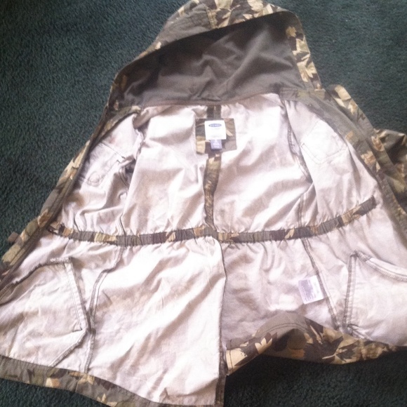 A jacket - Picture 2 of 3