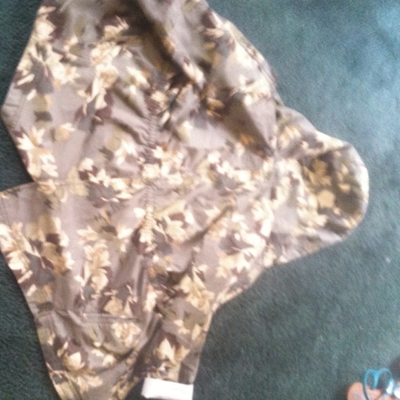 A jacket - Picture 3 of 3