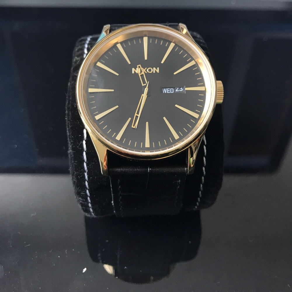 Nixon Sentry Leather watch