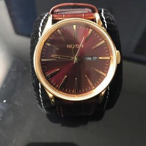 Nixon Sentry Leather watch