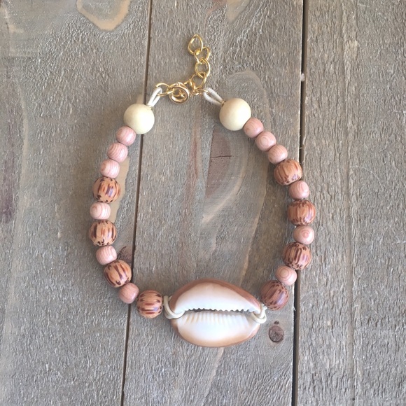 Beautiful Shell and Wood Bead Bracelet - Picture 2 of 4