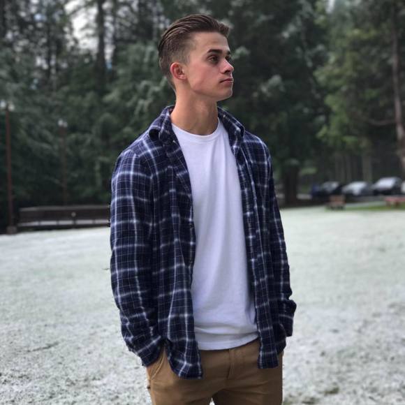 Meet your Posher, Chris - Picture 1 of 1