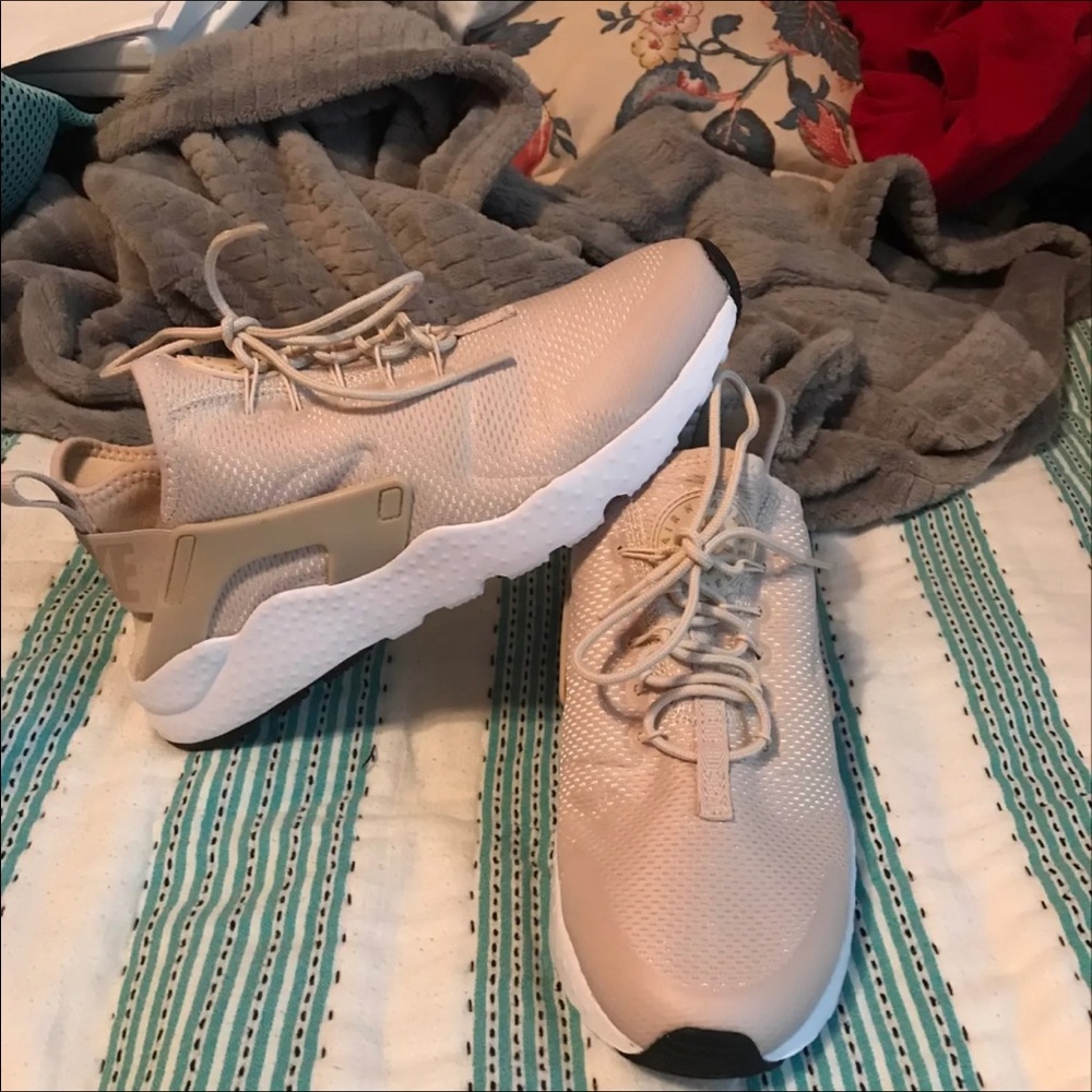 100% Authentic Women's Nike Air Huarache