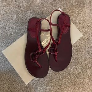 size 5.5 burgundy Burberry chain sandals