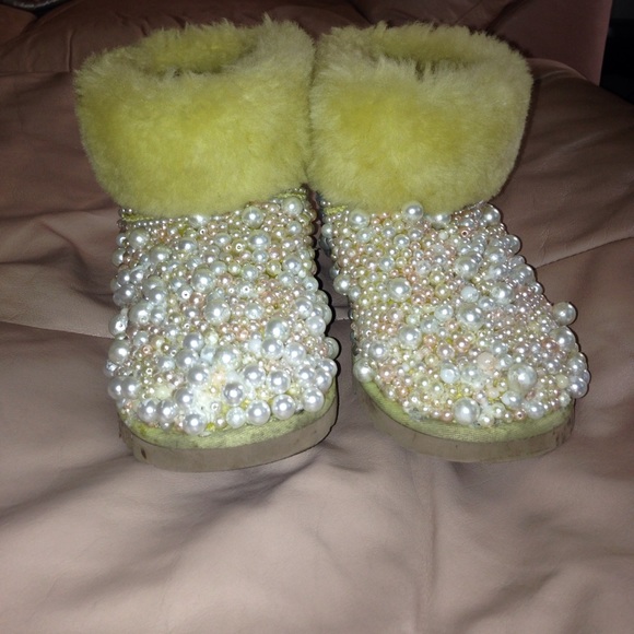 UGG's - Picture 2 of 8