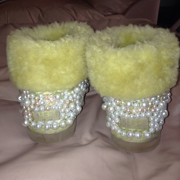 UGG's - Picture 3 of 8