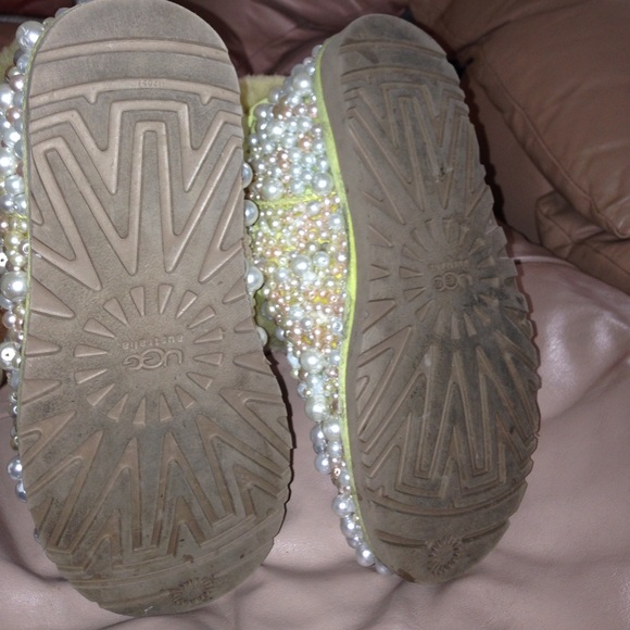 UGG's - Picture 4 of 8
