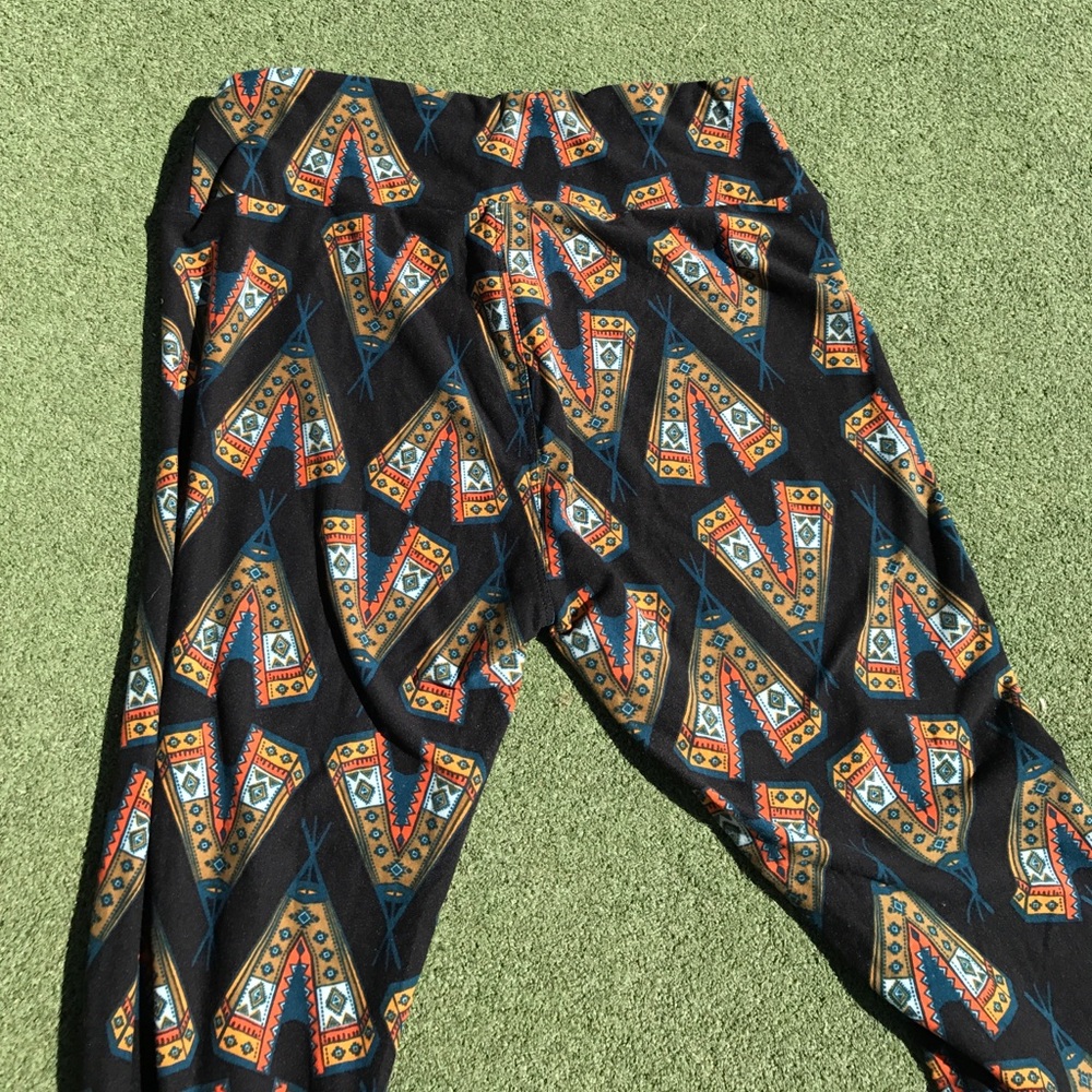LuLaRoe OS Leggings TeePee Print