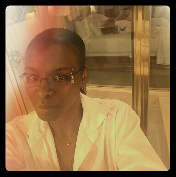 Meet your Posher, Angie - Picture 1 of 4