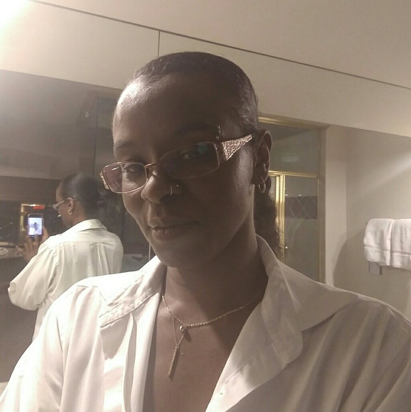 Meet your Posher, Angie - Picture 2 of 4