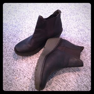 London Fly brown leather ankle boots