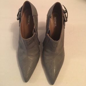 Pointy toe Grey Booties