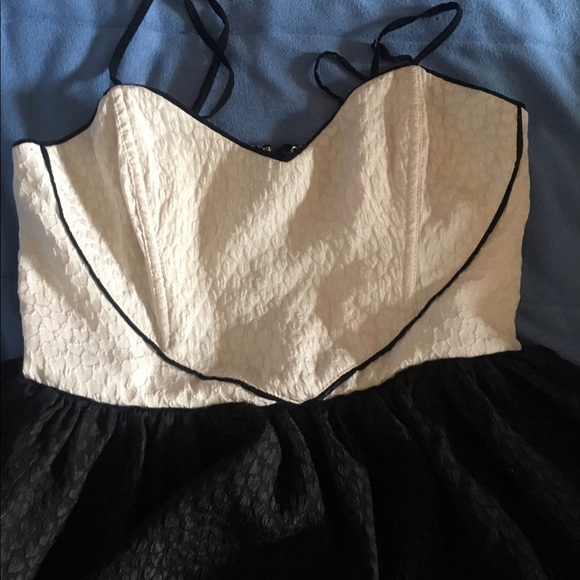 Queen of Hearts black and white dress - Picture 2 of 2