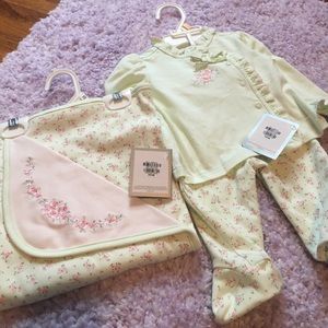 Baby outfit with matching blanket