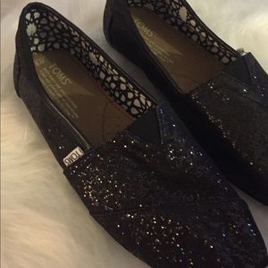 Black glitter toms