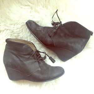 ANYI LU Lace up Ankle Bootie w/ Wedge Heel (6)