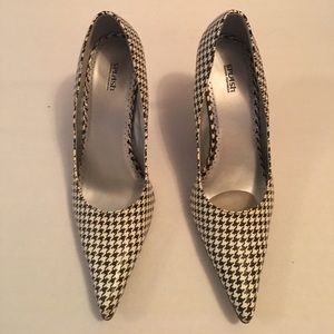 Houndstooth Printed Pointy Toe Heels