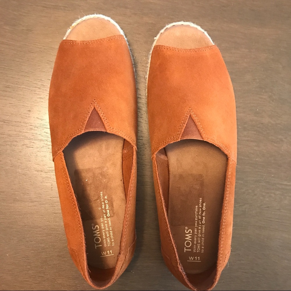 NWOT Toms