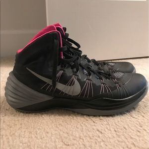 Size 10.5 Men's Nike Basketball Shoes