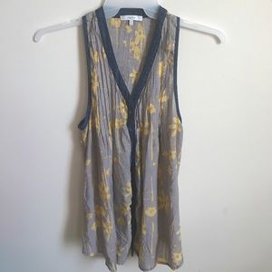 Pleated flower sleeveless top