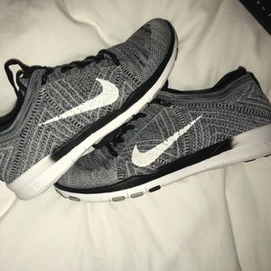 Nike Flynit Running Shoes