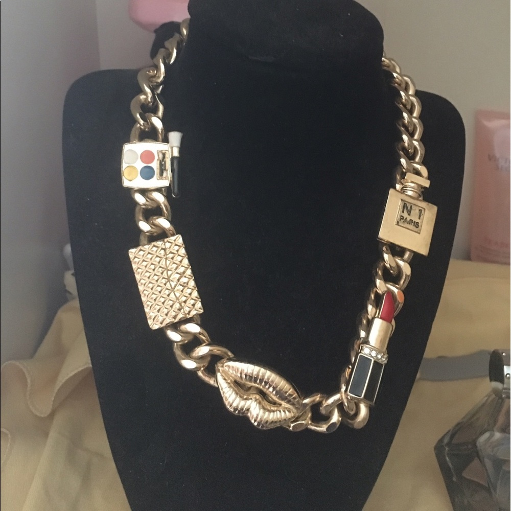 Necklace makeup 💄