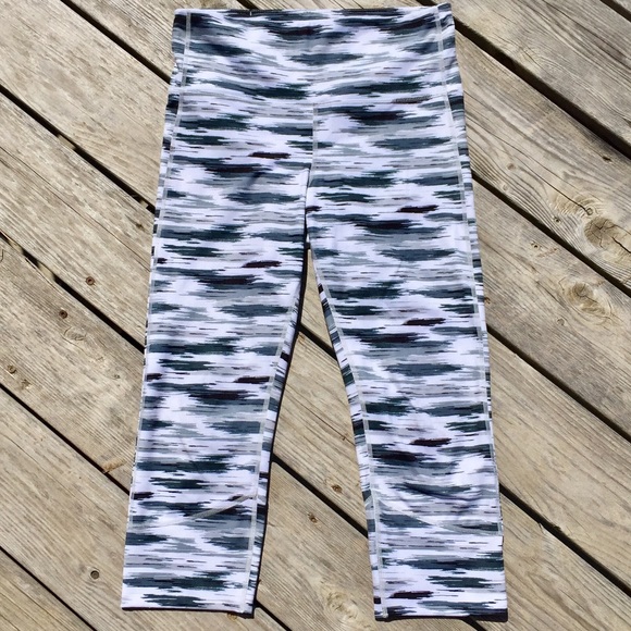 GAP Pants - Gap gFast Capri Leggings
