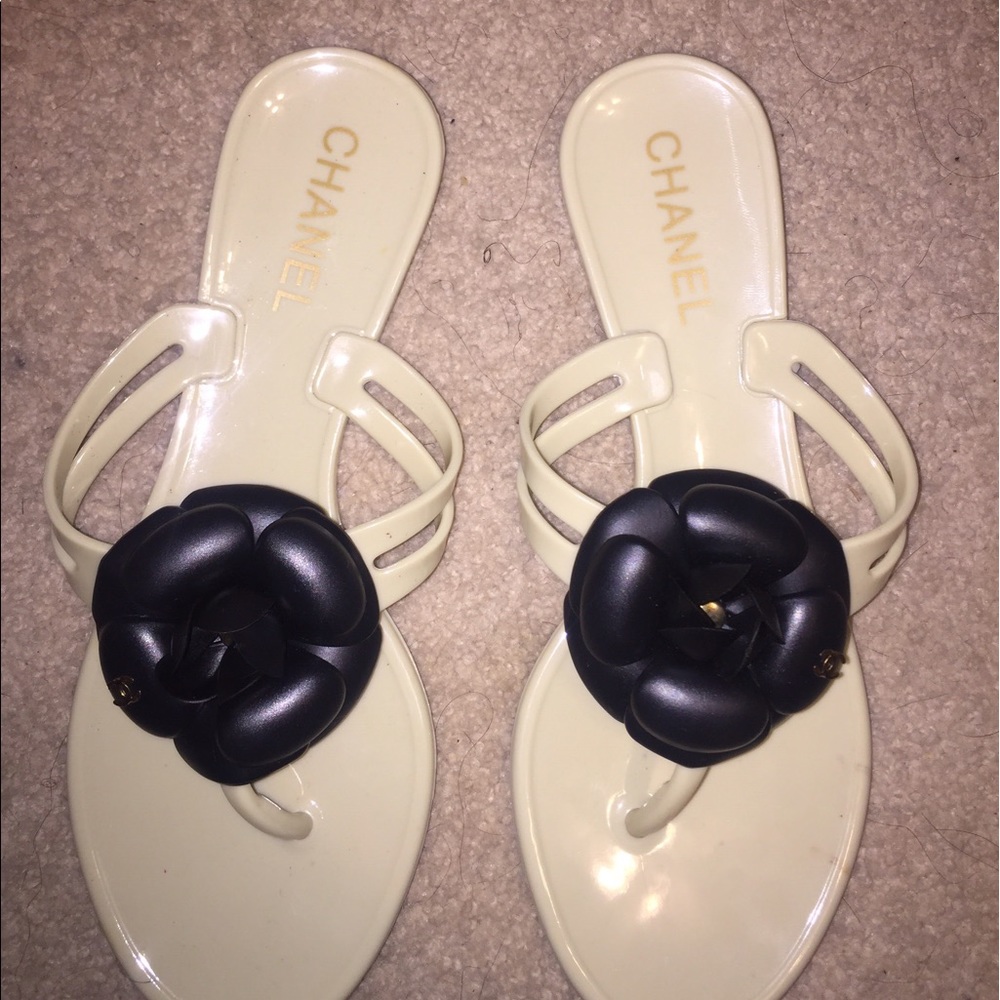 Chanel cameilla flip flops