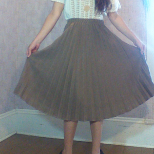 Vintage Pleated Skirt w/Elastic Waistband