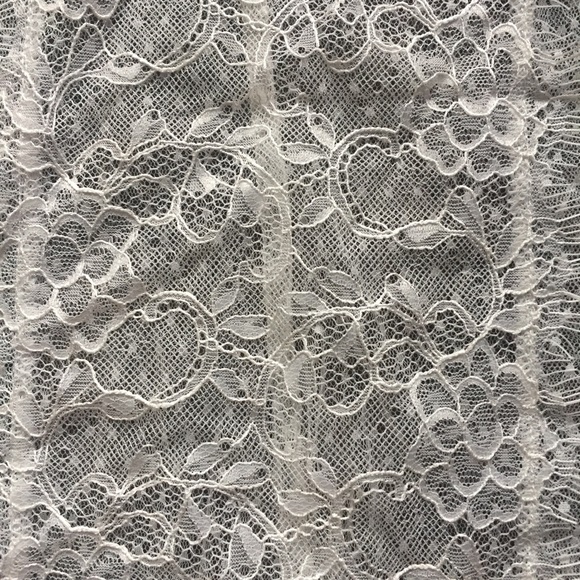 💥4/$25💥 Express Lace Cream Colored Top NWT - Picture 3 of 3