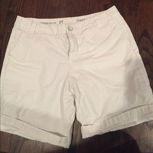Gap boyfriend roll up white shorts. Size 4