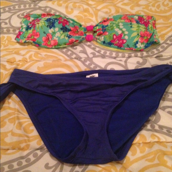 Bathing suit - Picture 1 of 1