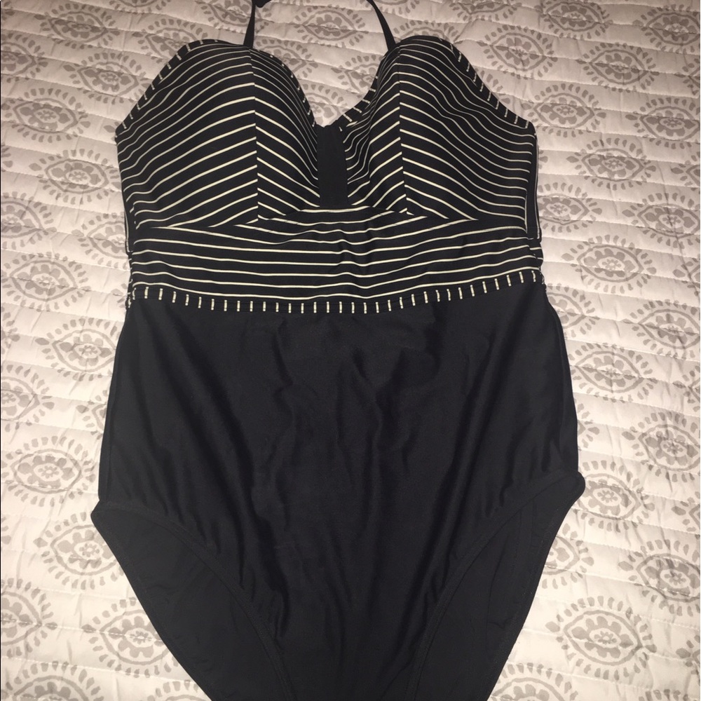 Fig Leaves one-piece bathing suit Size 38F