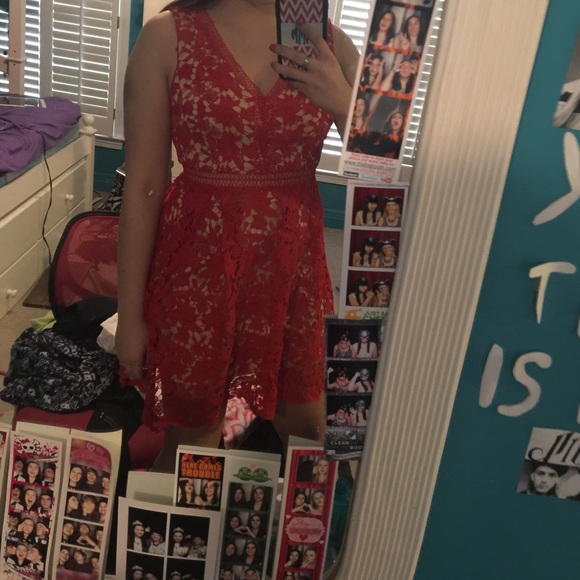 Red and nude lace dress - Picture 3 of 3