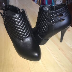 marbella | Shoes | Black Boat Heels 