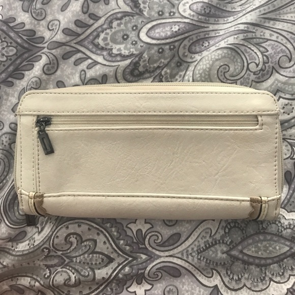 Guess Wallet - Picture 3 of 3