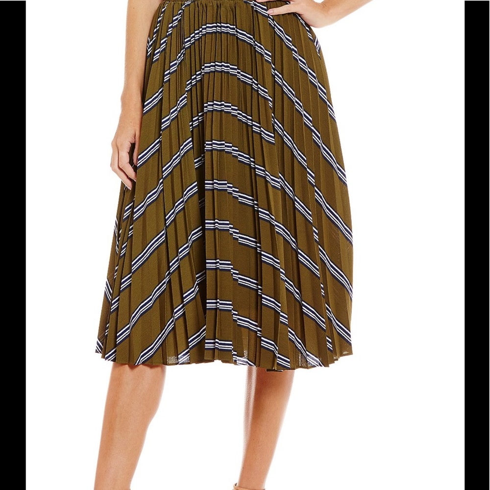 Price drop! Gianni Bini Ester pleated skirt