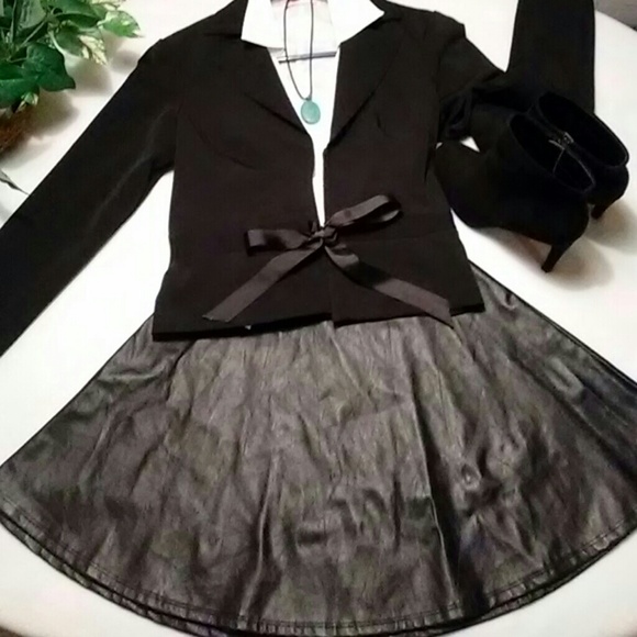 🦋Faux leather skirt🦋 - Picture 1 of 4