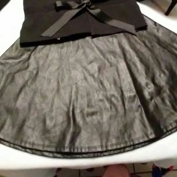 🦋Faux leather skirt🦋 - Picture 2 of 4