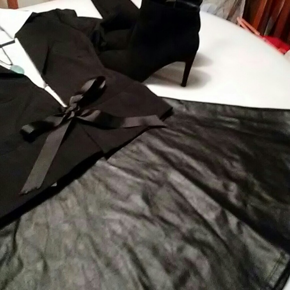 🦋Faux leather skirt🦋 - Picture 3 of 4