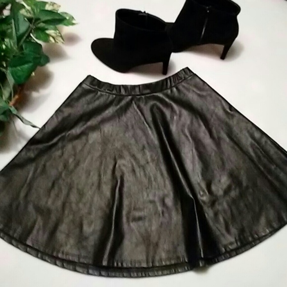 🦋Faux leather skirt🦋 - Picture 4 of 4