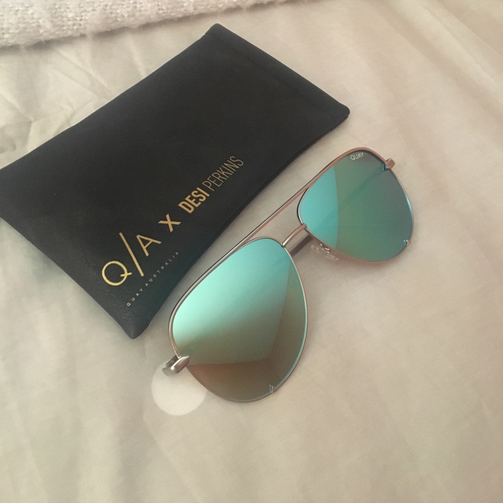 NEW QUAY Desi Perkins High Key Sunnies