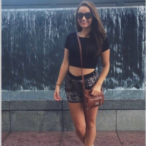 Meet your Posher, Gina - Picture 2 of 3