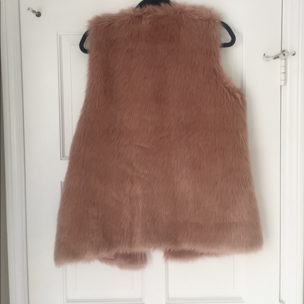 Blush faux fur vest - Picture 2 of 2