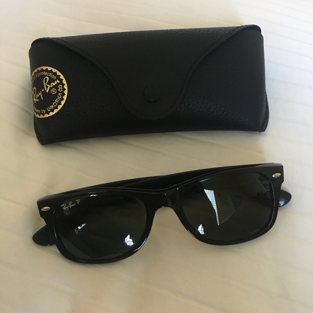 Polarized Black Wayfarers