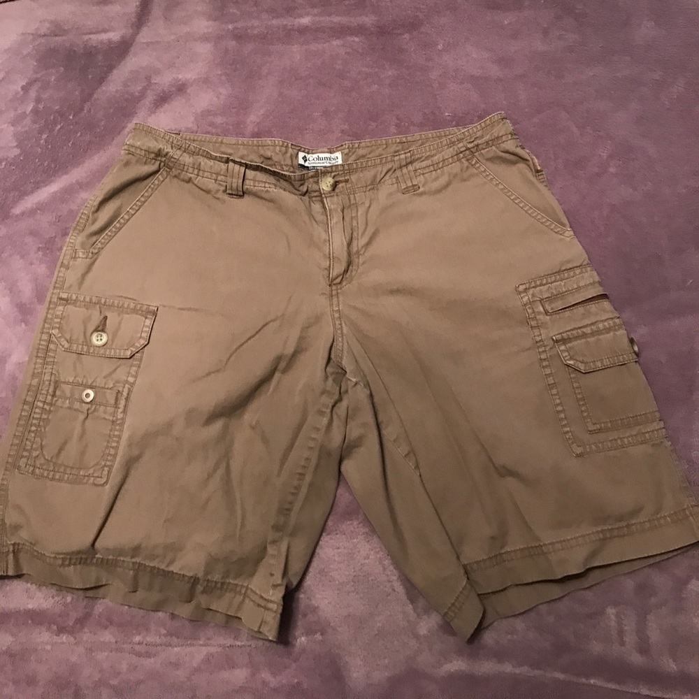 Ladies Columbia cargo shorts