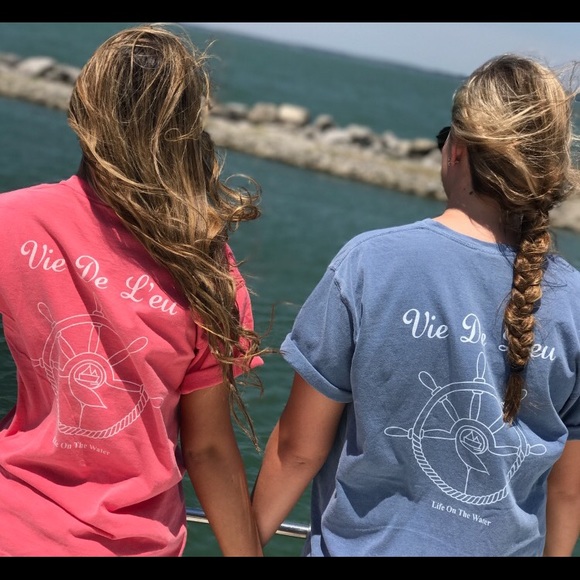 Vineyard Vines Tops - Vie De L'eu shirts